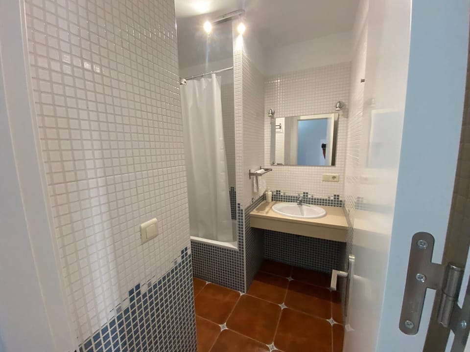 Free toiletries, towels