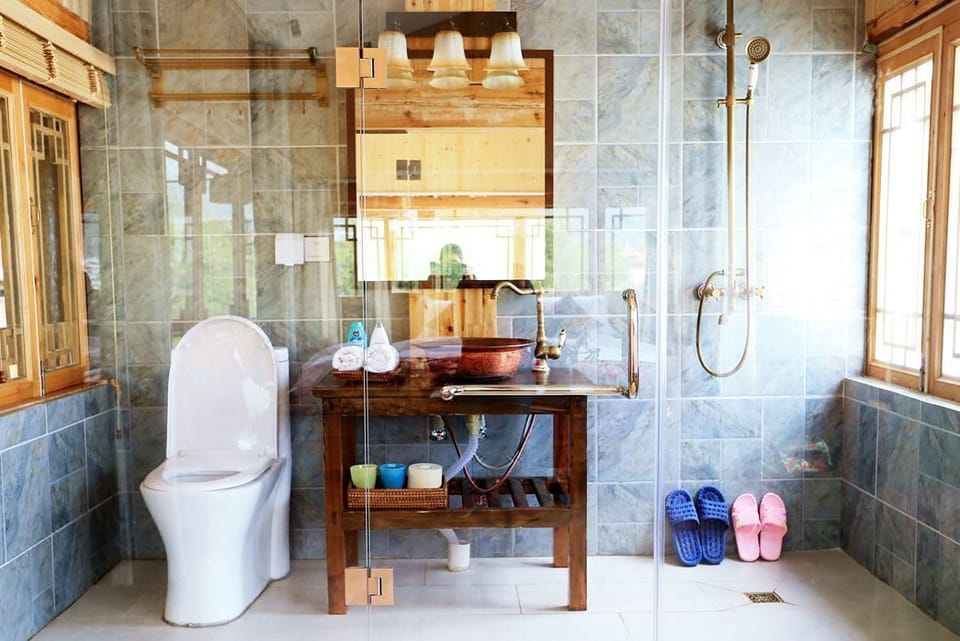 Double Room | Bathroom | Free toiletries, hair dryer, slippers, towels