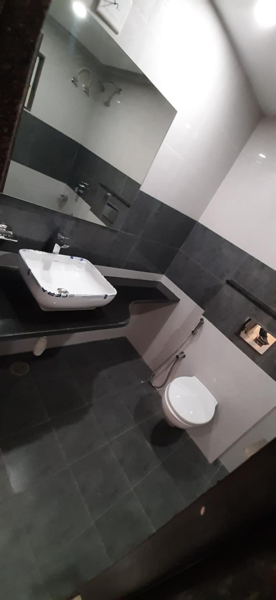 Shower, free toiletries, towels