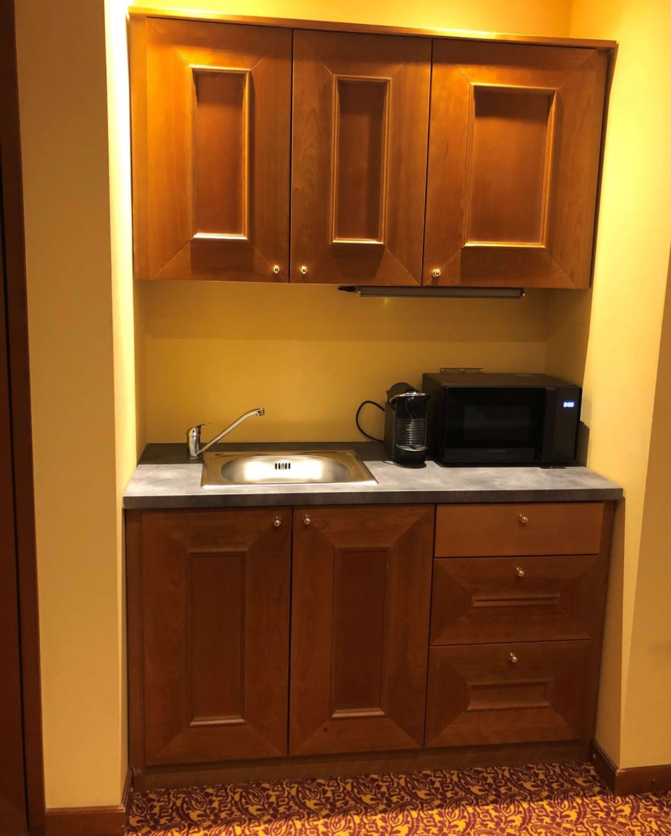 Espresso maker, electric kettle