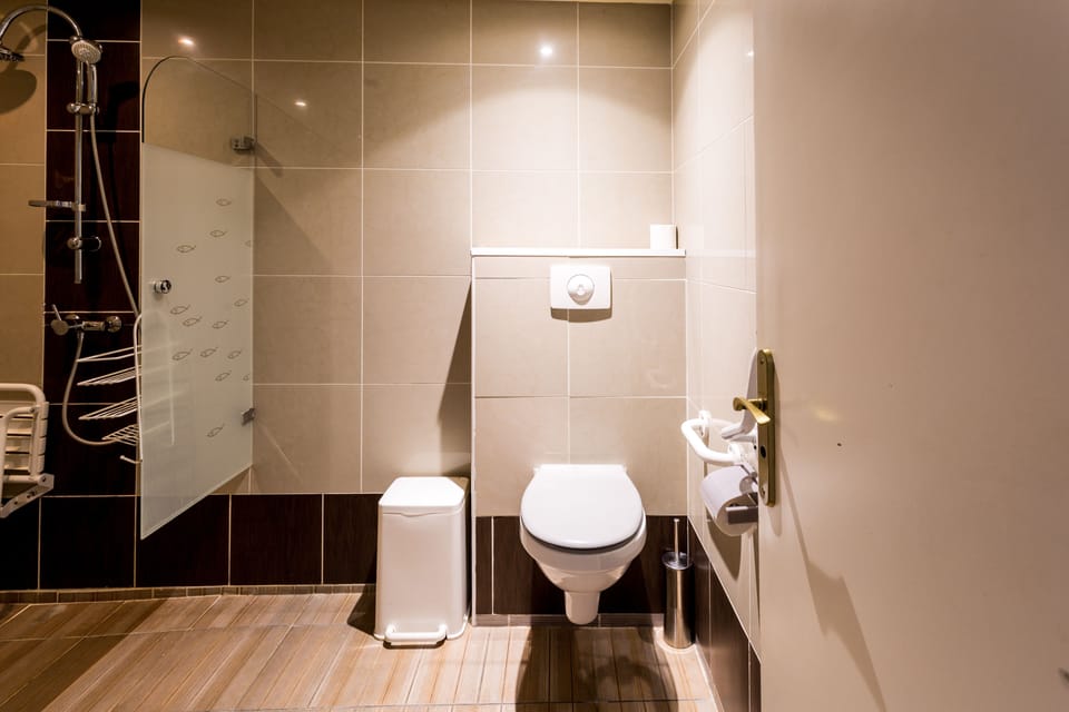 Triple Room | Bathroom | Towels