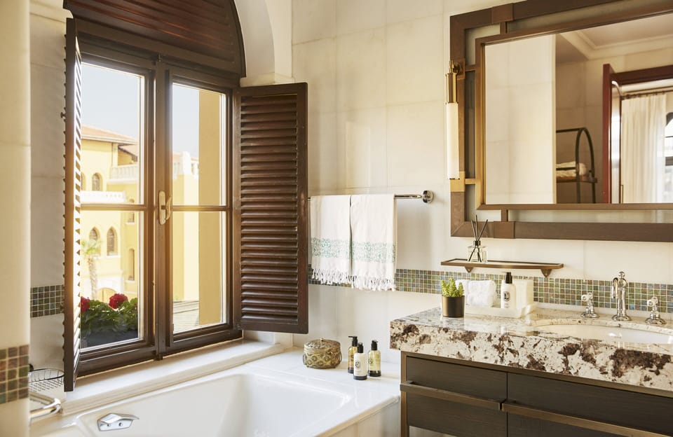 Executive Suite | Bathroom | Separate tub and shower, designer toiletries, hair dryer, bathrobes
