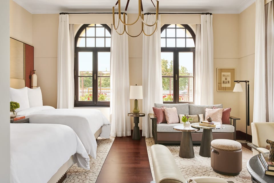 Room (Four Seasons) | Premium bedding, down comforters, minibar, in-room safe