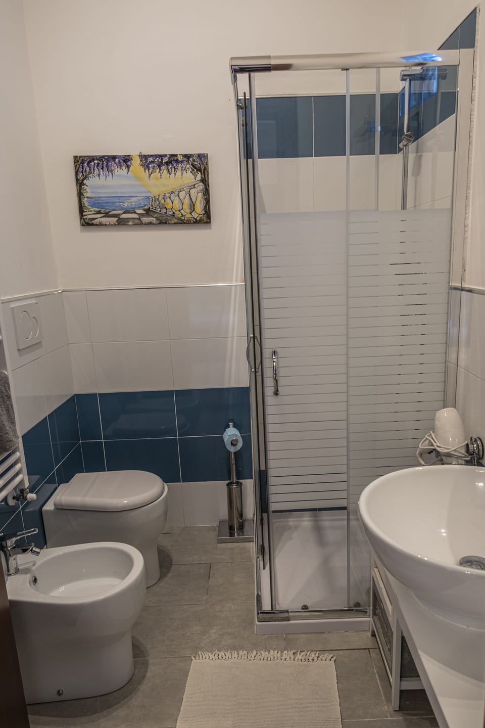Double Room | Bathroom | Shower, rainfall showerhead, hair dryer, bidet