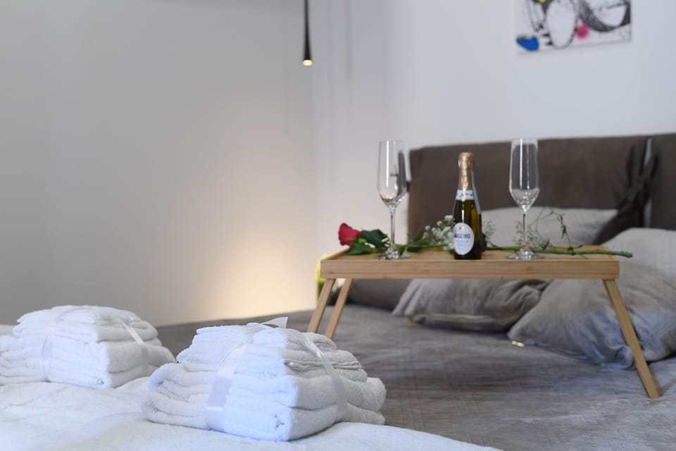 Double Room, Jetted Tub (Irene) | Hypo-allergenic bedding, down comforters, memory foam beds, free minibar