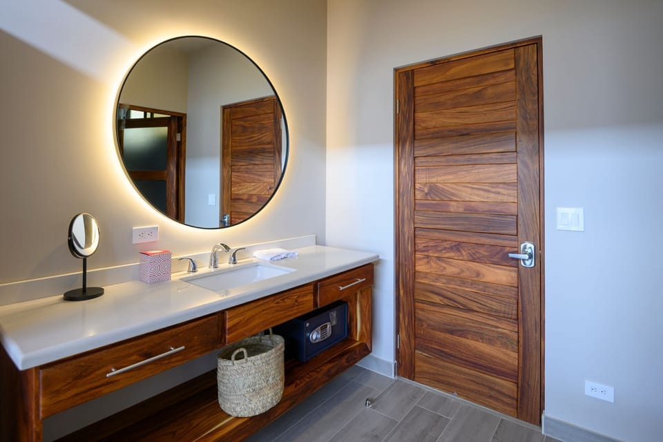 Deluxe Double Room Single Use | Bathroom sink