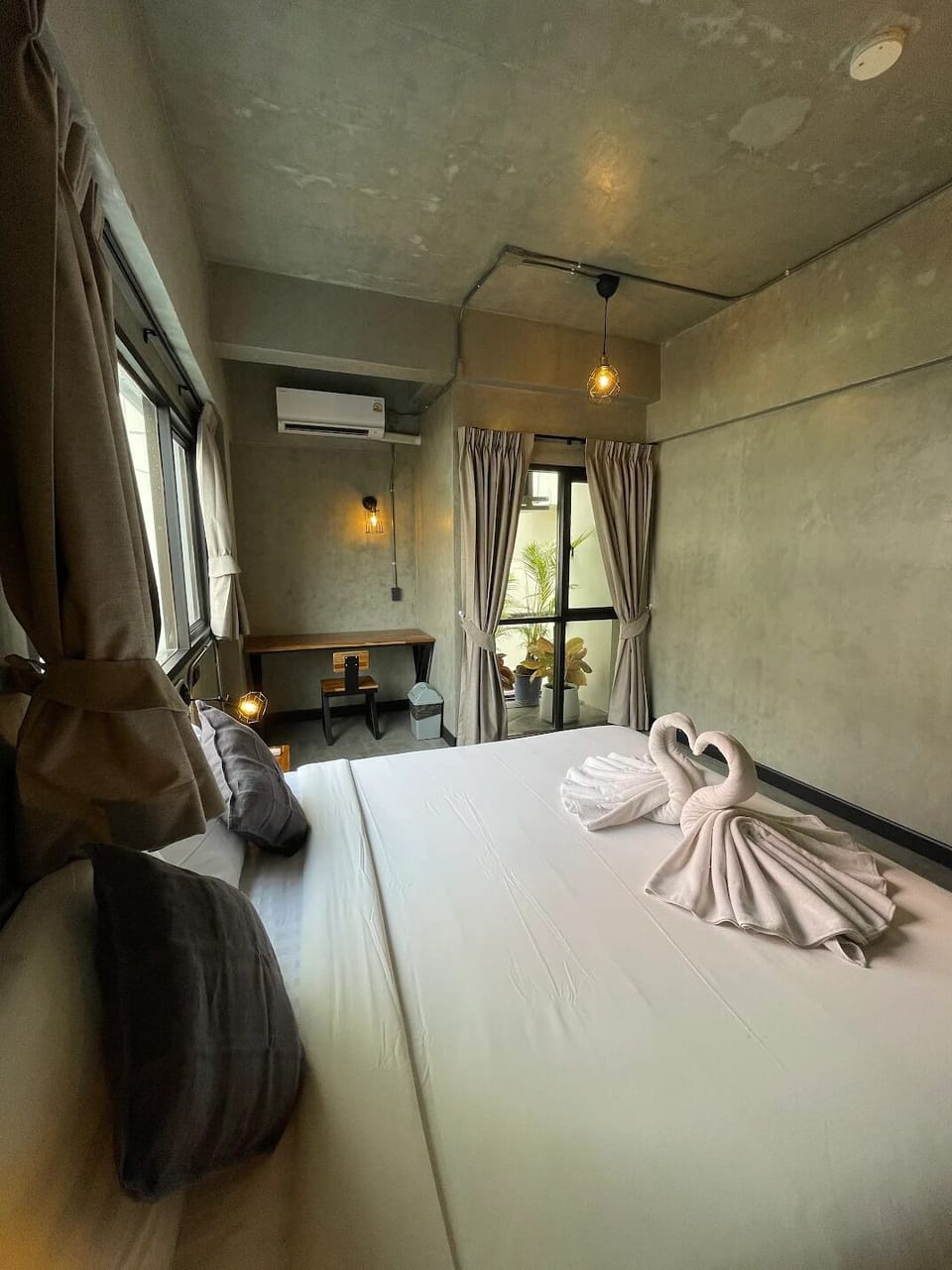 Superior Room, 1 King Bed | Free WiFi, bed sheets