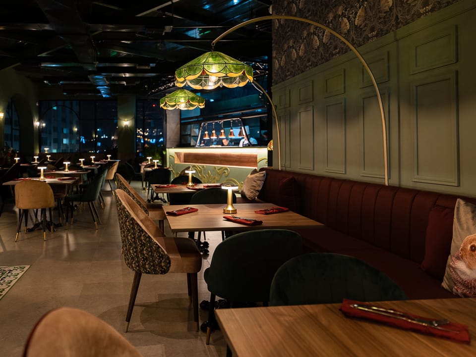 2 restaurants; breakfast, lunch, and dinner served