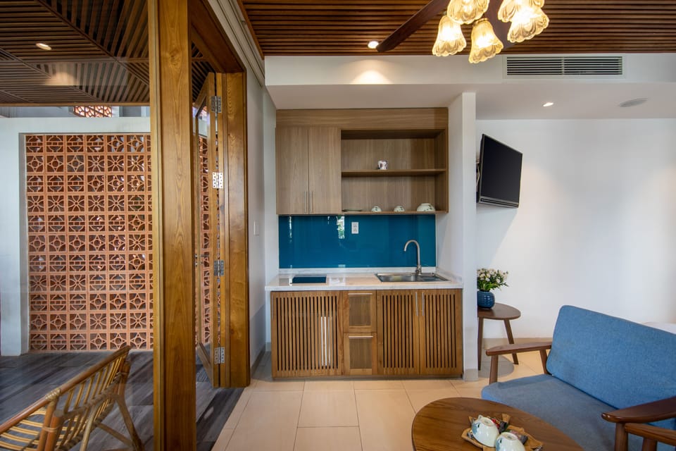 Deluxe Studio with Balcony, Garden View and City View | Private kitchenette