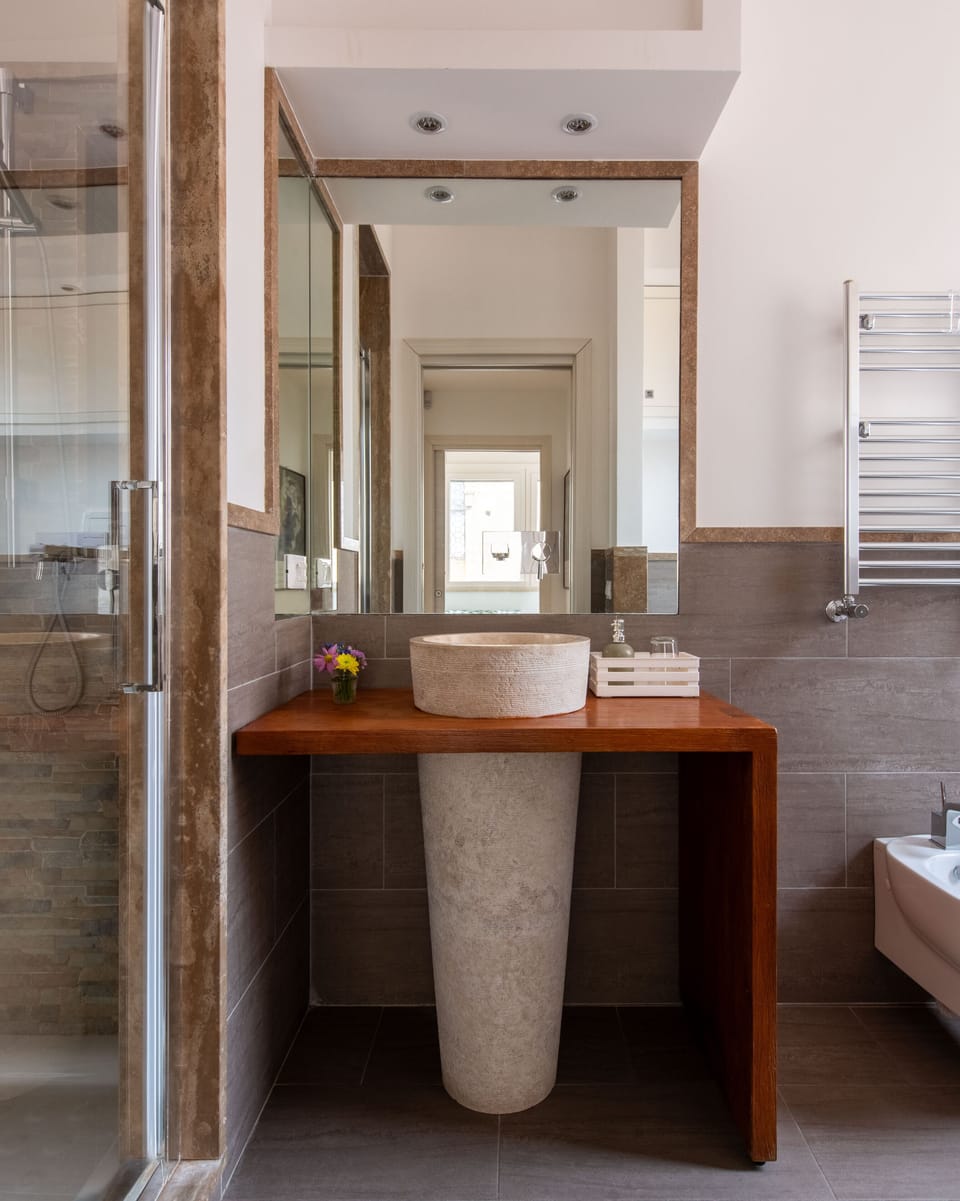Suite, Balcony | Bathroom | Bathtub, hair dryer, bidet, towels