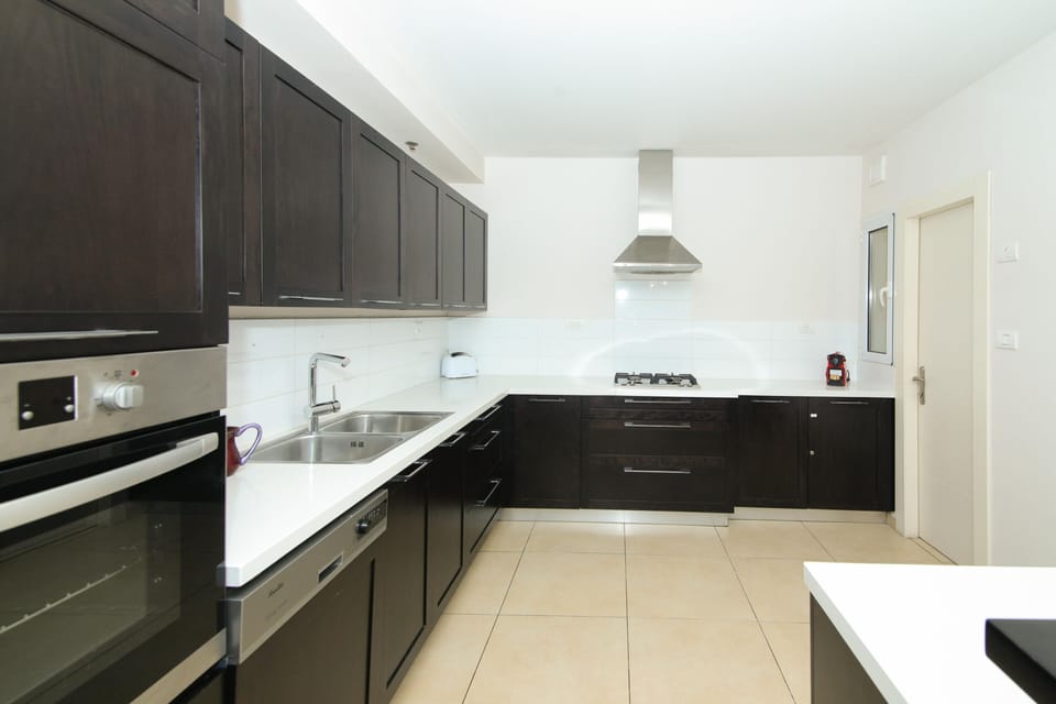 Luxury Apartment | Private kitchen | Full-size fridge, microwave, oven, stovetop