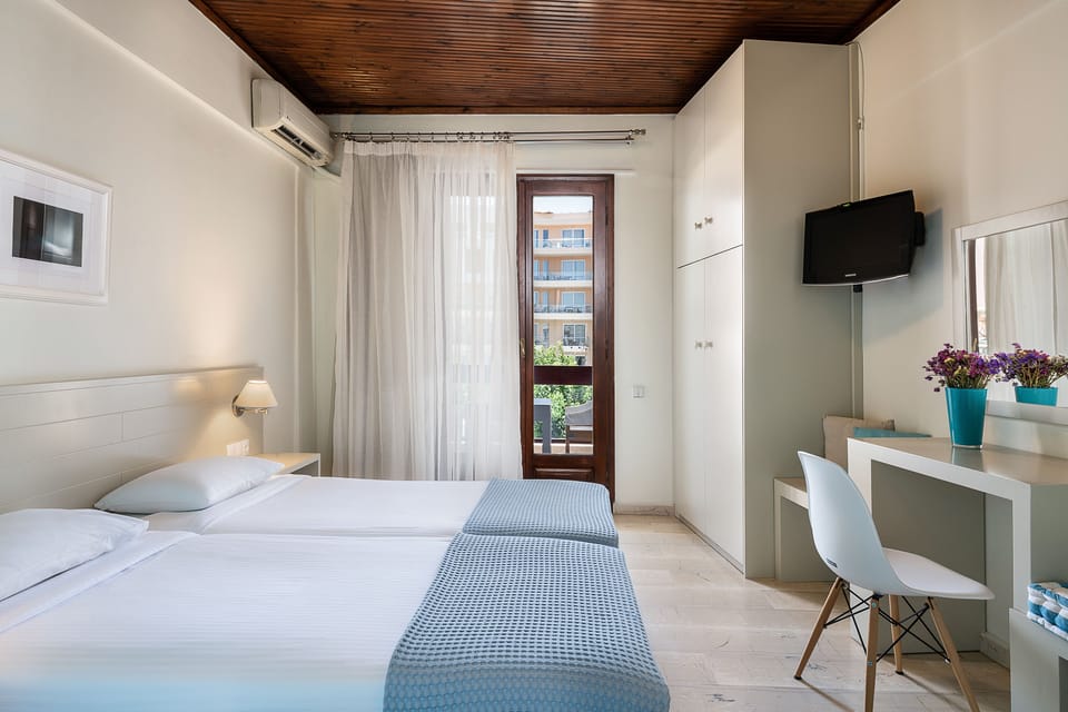 Studio, Partial Sea View | Living area | 19-inch flat-screen TV with cable channels, TV