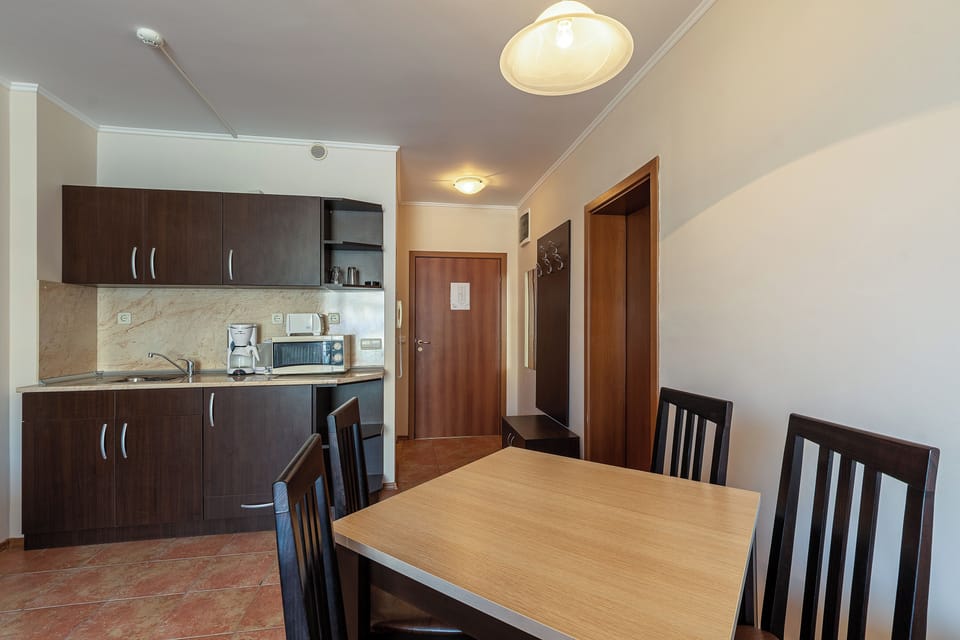 Apartment, 1 Bedroom, Kitchenette | Private kitchenette | Fridge