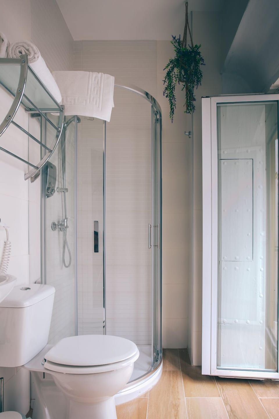 Deluxe Double Room, Balcony | Bathroom | Shower, free toiletries, hair dryer, slippers