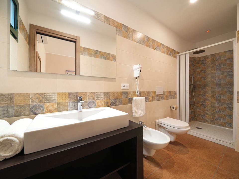 In-room safe, desk, soundproofing, free WiFi