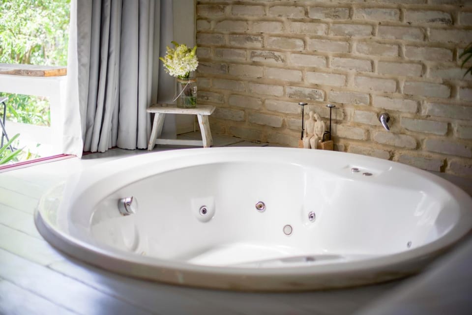 Separate tub and shower, jetted tub, bathrobes, towels