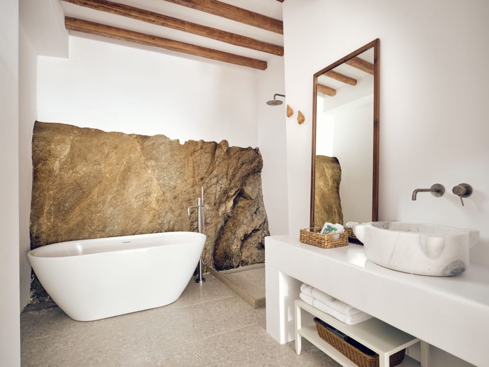 Hilltop Sea View Suite with Private Pool | Deep soaking bathtub
