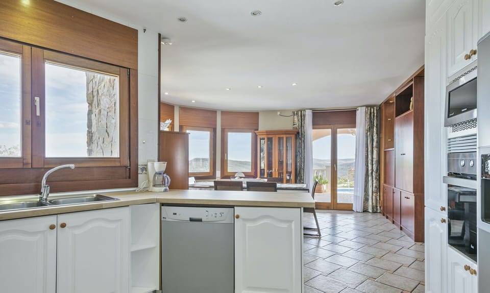 House, 4 Bedrooms, Private Pool | Private kitchen | Full-size fridge, microwave, oven, dishwasher