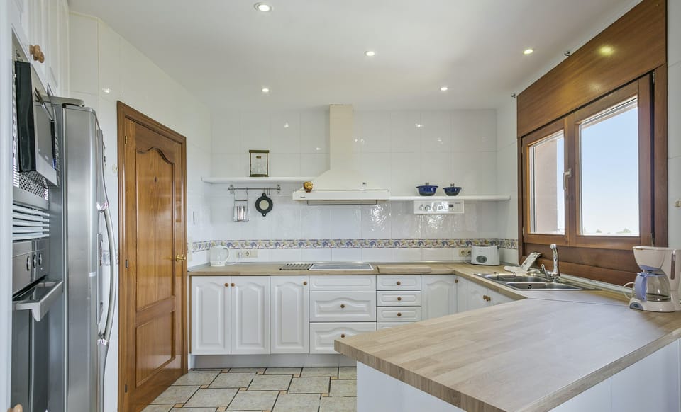 House, 4 Bedrooms, Private Pool | Private kitchen | Full-size fridge, microwave, oven, dishwasher