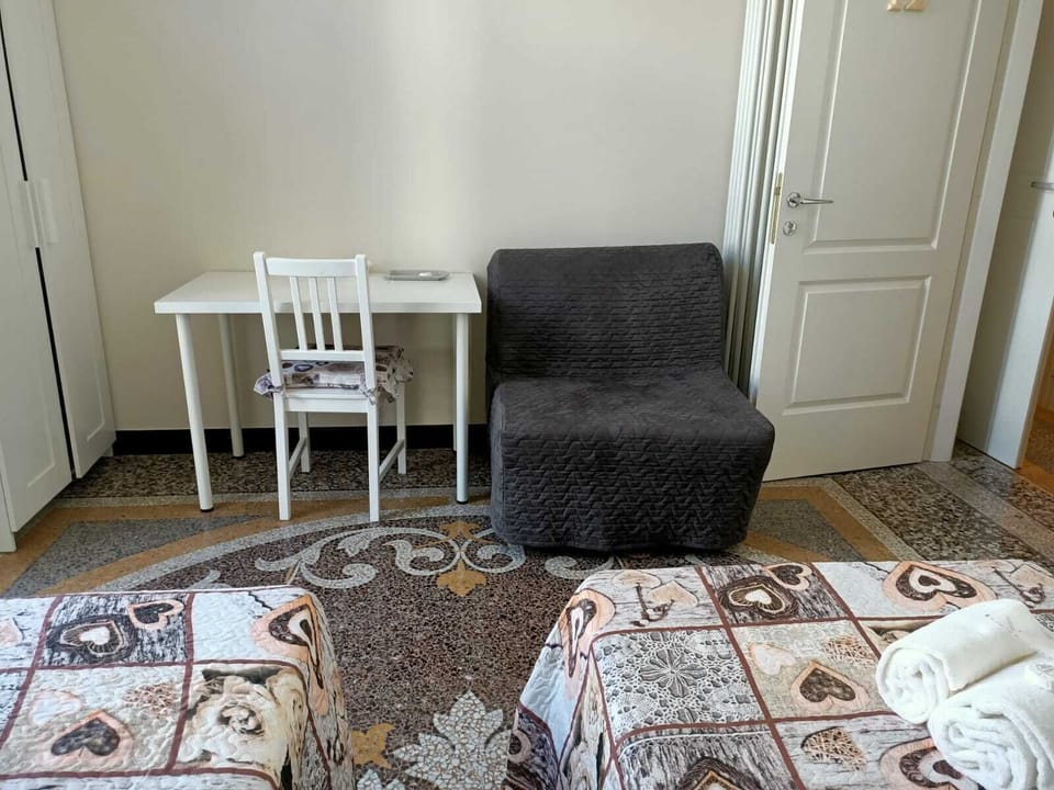Apartment, 2 Bedrooms | Desk, cribs (free), WiFi (free), bed sheets