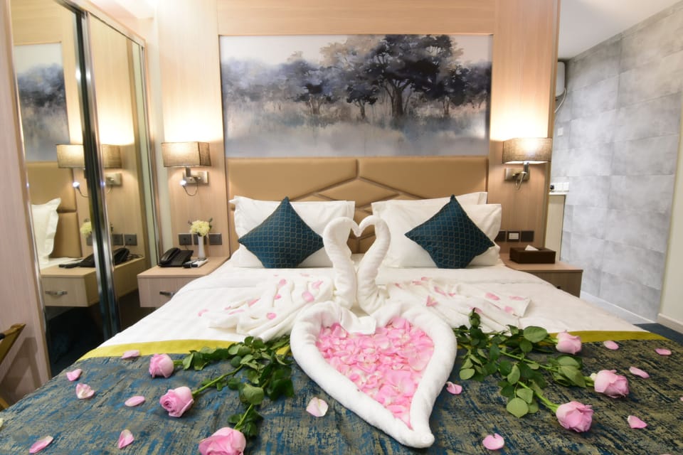 Egyptian cotton sheets, premium bedding, down comforters, pillowtop beds
