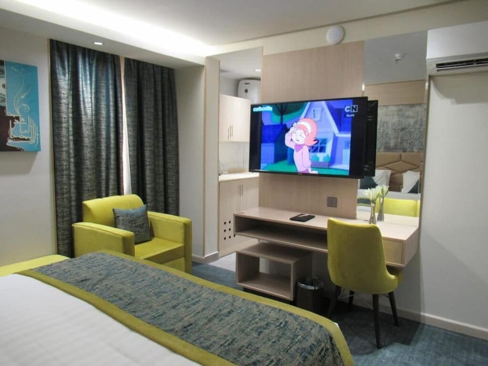 Economy Room | Egyptian cotton sheets, premium bedding, down comforters, pillowtop beds