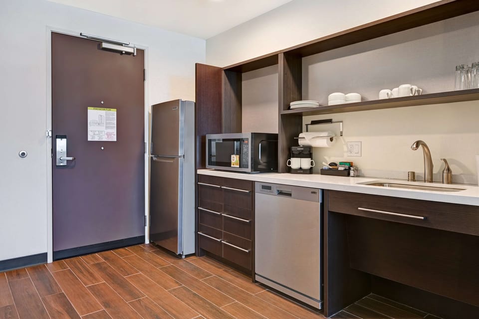 Studio, 1 King Bed, Accessible, Bathtub (Mobility & Hearing) | Private kitchen | Coffee/tea maker