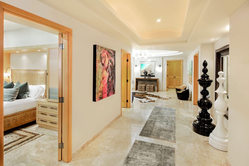 Penthouse - 3502 | Living area | 42-inch flat-screen TV with cable channels, TV