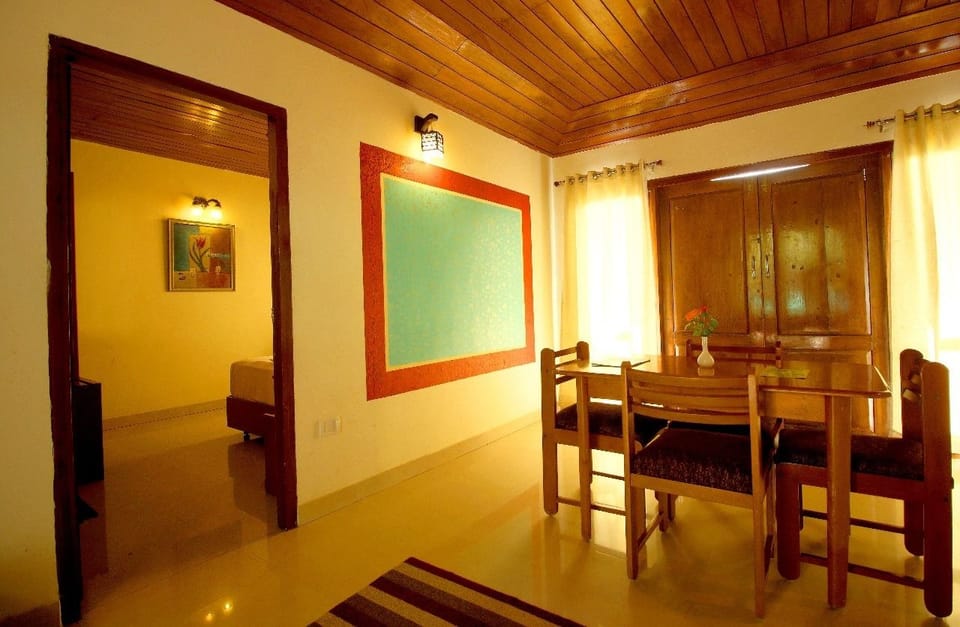Deluxe 2 Bedroom Cottage | In-room dining