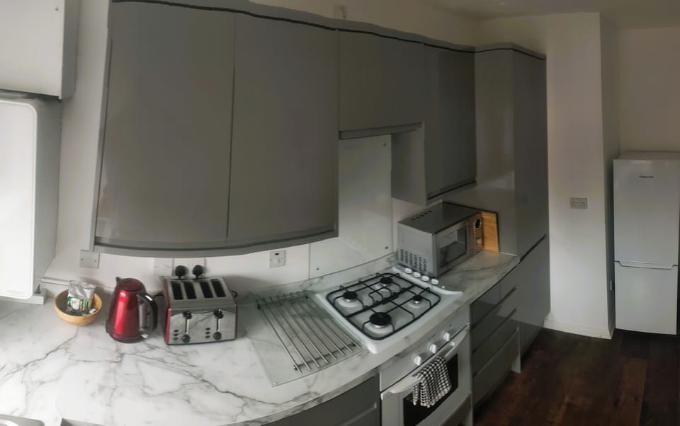 Business Apartment | Private kitchen | Fridge, microwave, oven, electric kettle
