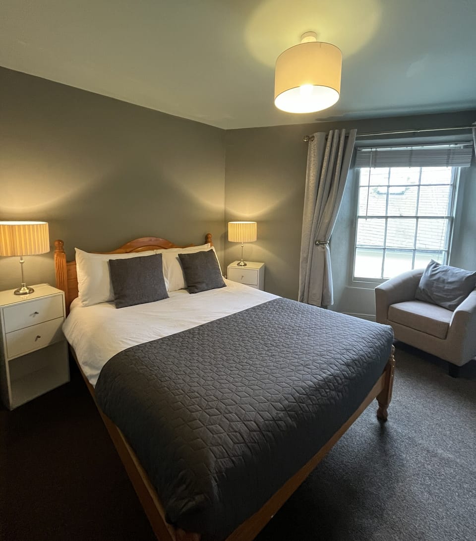 Double Room | In-room safe, iron/ironing board, travel crib, free WiFi