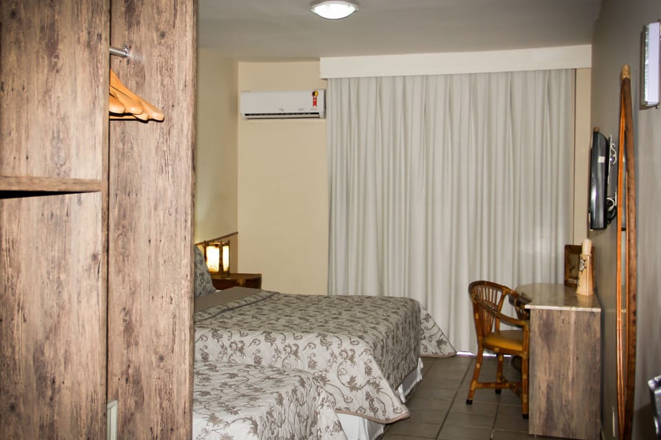 Standard Room | Minibar, in-room safe, desk, free cribs/infant beds