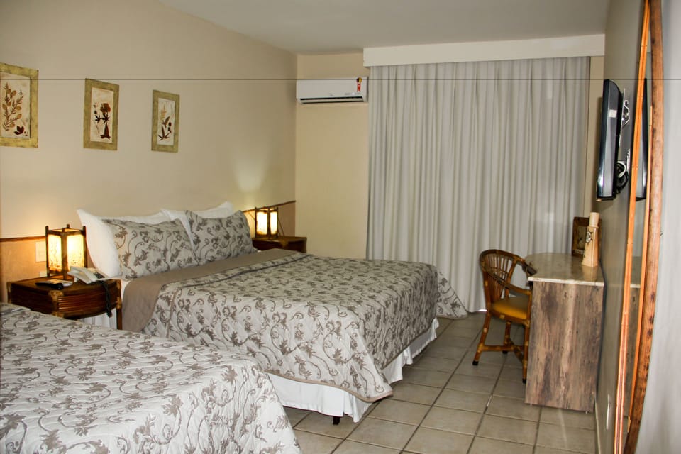 Standard Room | Minibar, in-room safe, desk, free cribs/infant beds