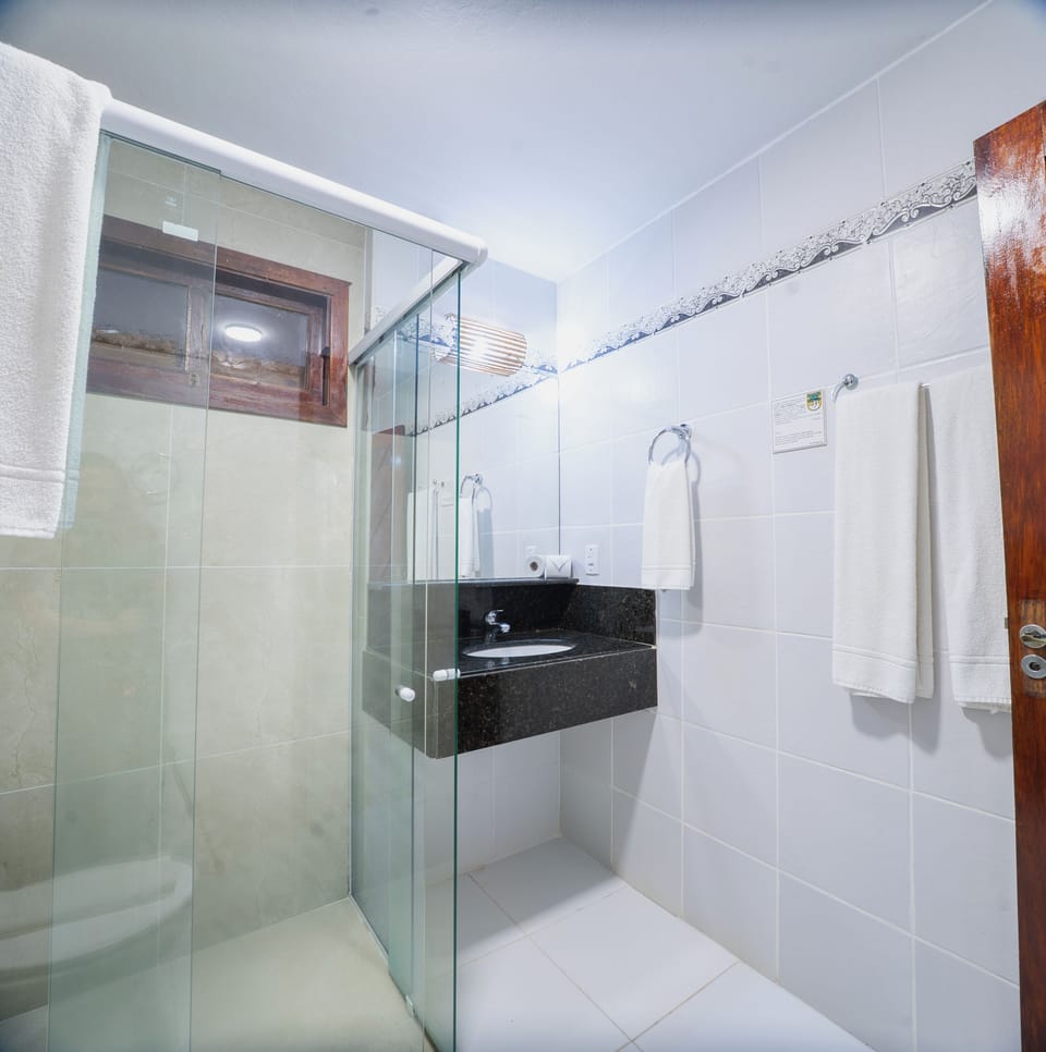 Standard Quadruple Room | Bathroom | Hair dryer, towels, soap, shampoo
