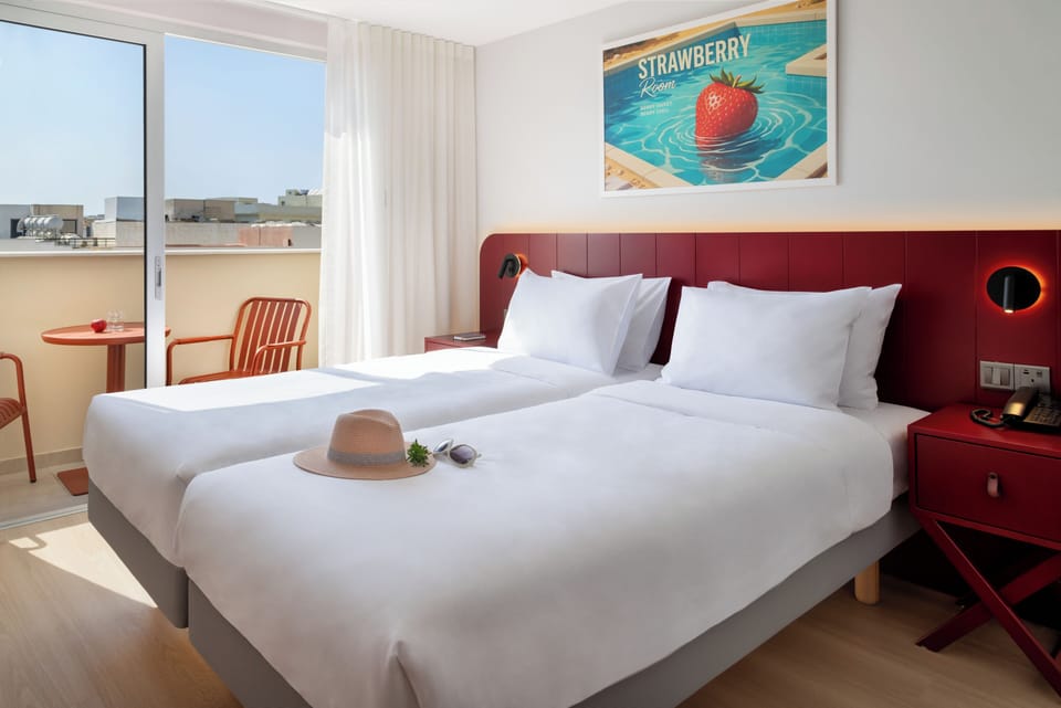 Superior Room, 1 Double Bed | Premium bedding, minibar, in-room safe, desk