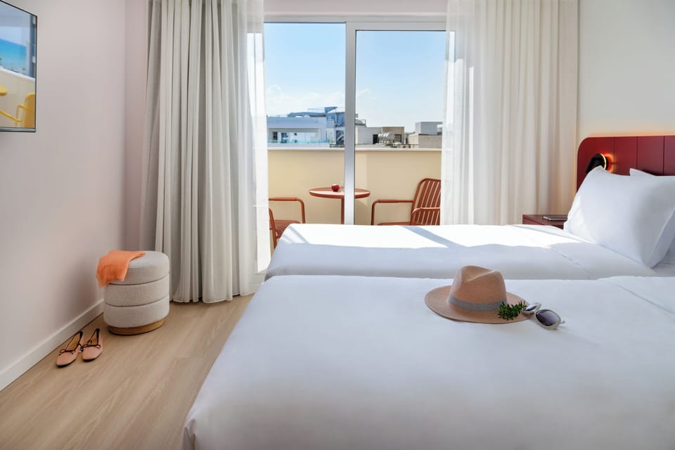 Superior Room, 1 Double Bed | Premium bedding, minibar, in-room safe, desk