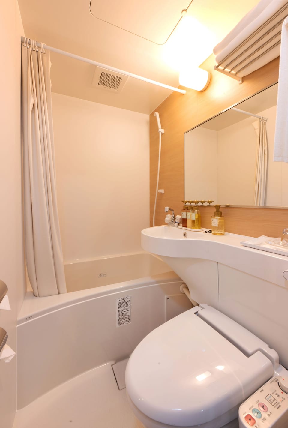 Combined shower/tub, free toiletries, hair dryer, slippers