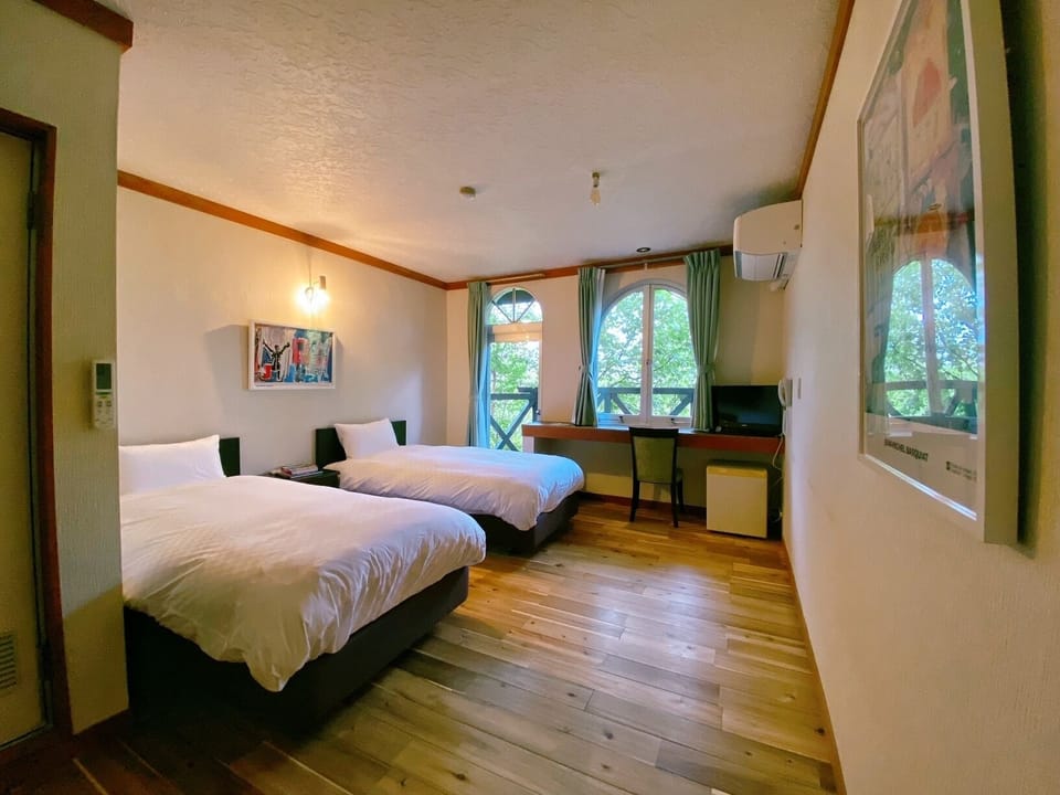 Twin Room, Non Smoking (Dog friendly) | Iron/ironing board, free WiFi, bed sheets