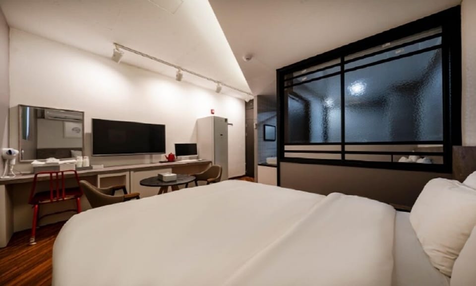 Deluxe Double Room, Non Smoking | Individually decorated, individually furnished, desk, laptop workspace