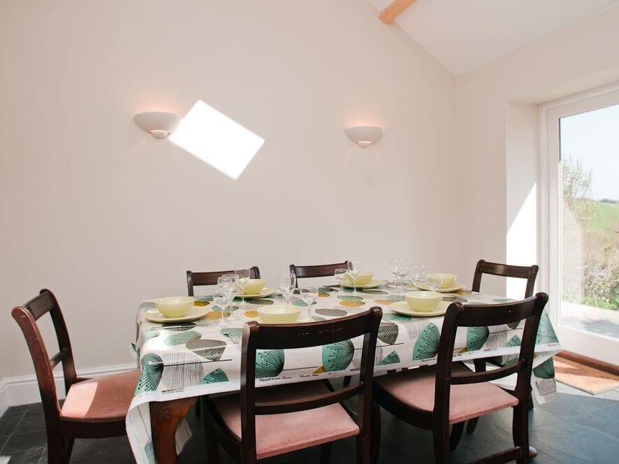Cottage | Dining