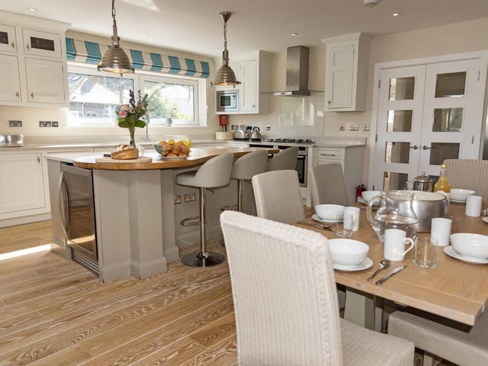 Cottage | Interior