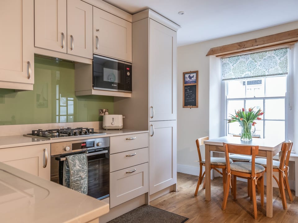 Cottage | Private kitchen | Fridge, microwave, dishwasher, toaster
