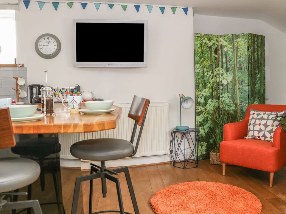 Cottage | Private kitchen | Fridge, stovetop, dishwasher, cookware/dishes/utensils