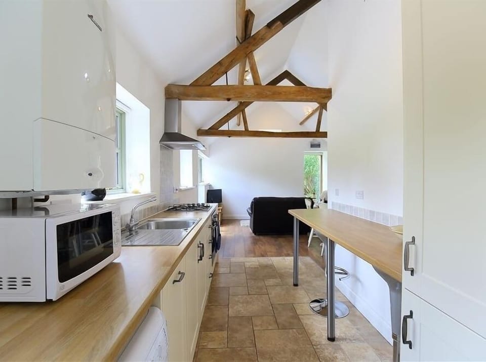 Cottage | Private kitchen | Fridge, microwave, stovetop, dishwasher