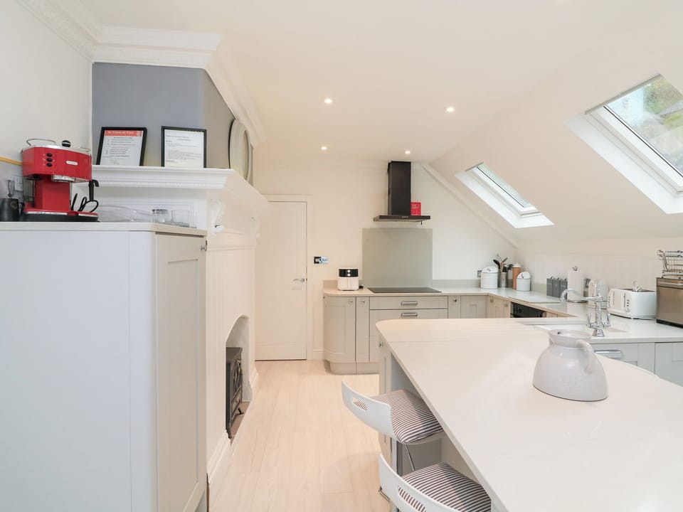 Cottage | Private kitchen | Fridge, stovetop, dishwasher, cookware/dishes/utensils