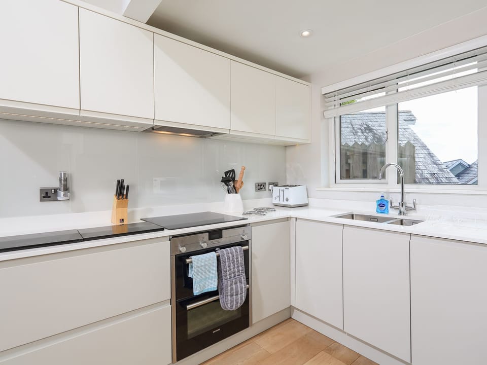Cottage | Private kitchen | Fridge, microwave, stovetop, dishwasher