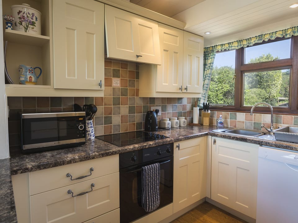 Cottage | Private kitchen | Microwave, stovetop, dishwasher, highchair