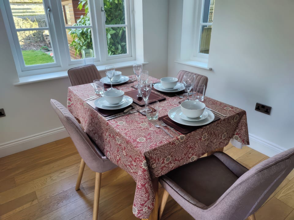 Cottage | Dining