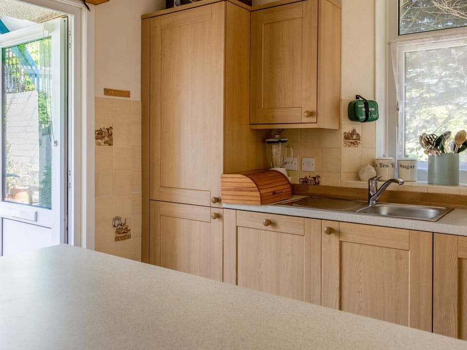 Cottage | Private kitchen | Dishwasher, highchair, cookware/dishes/utensils