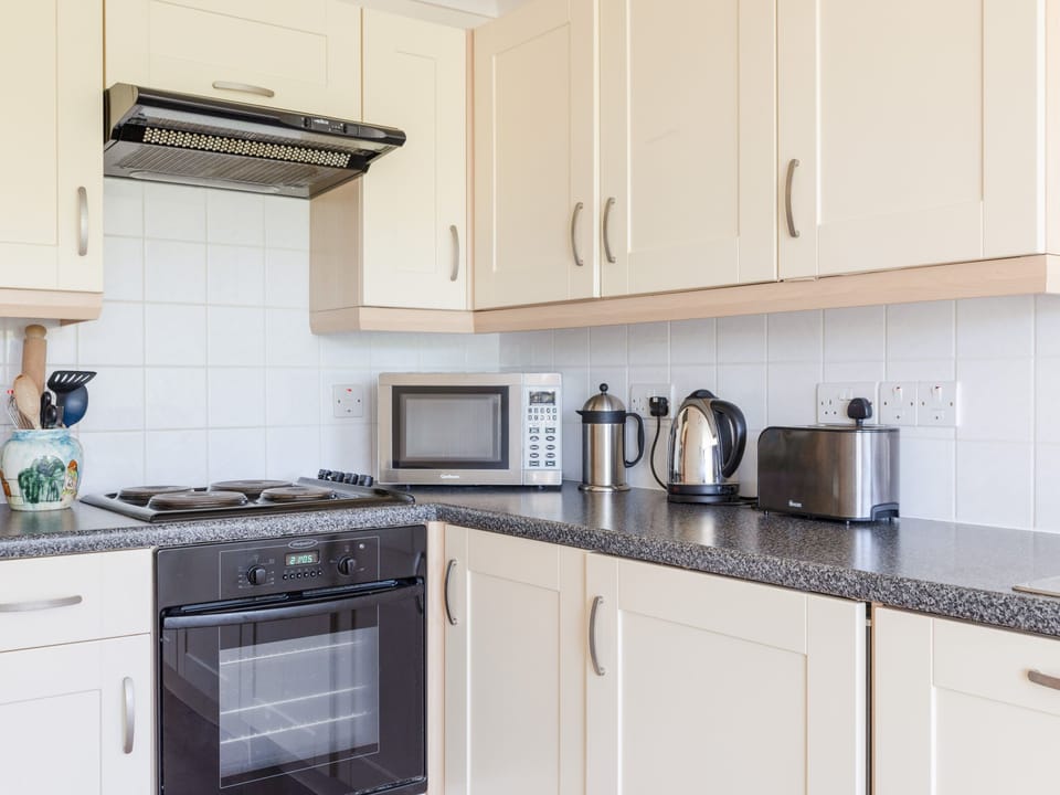 Cottage | Private kitchen | Dishwasher, highchair, cookware/dishes/utensils